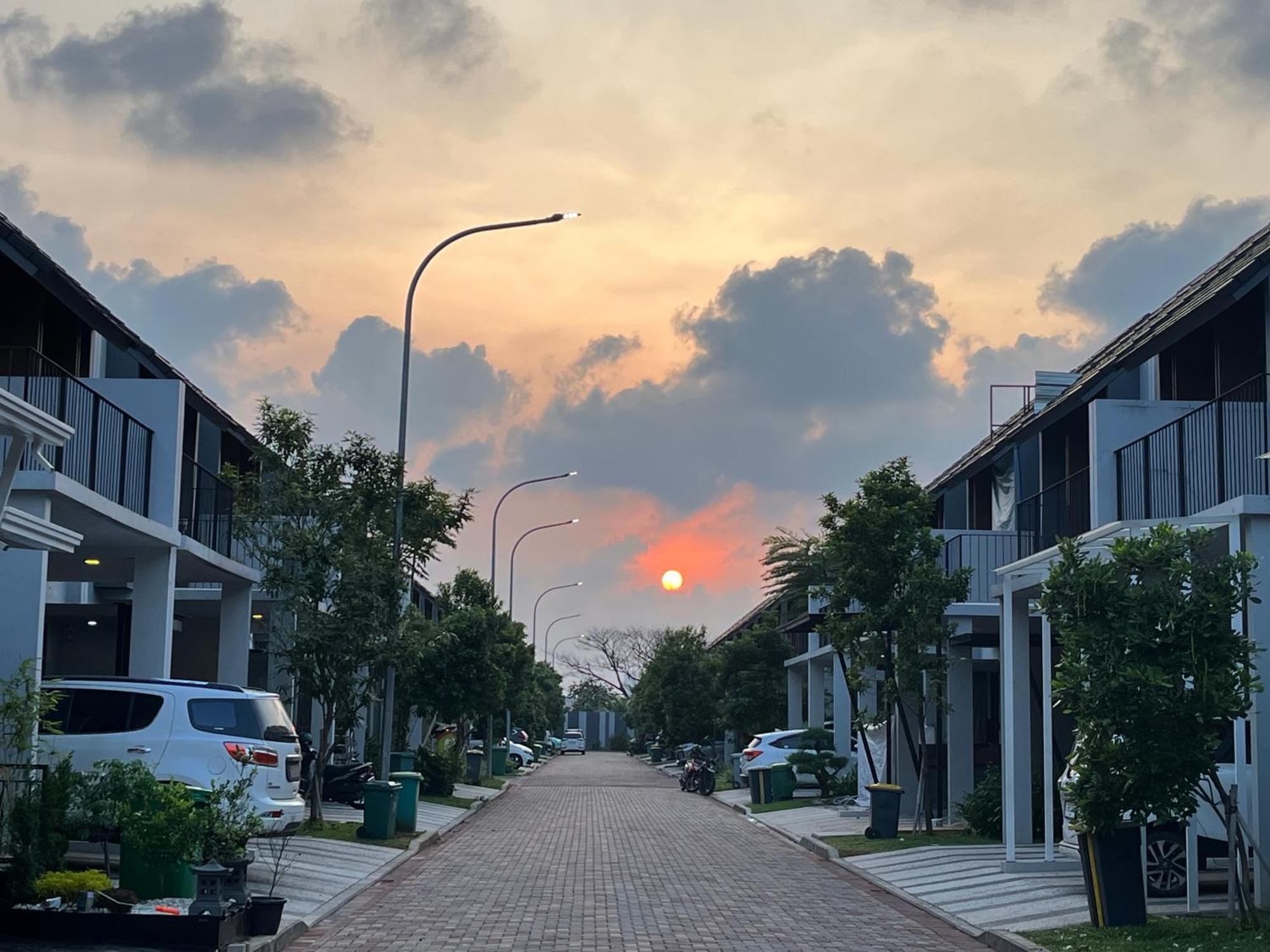2 Floor Cozy House In Wisteria Jakarta Garden City المظهر الخارجي الصورة